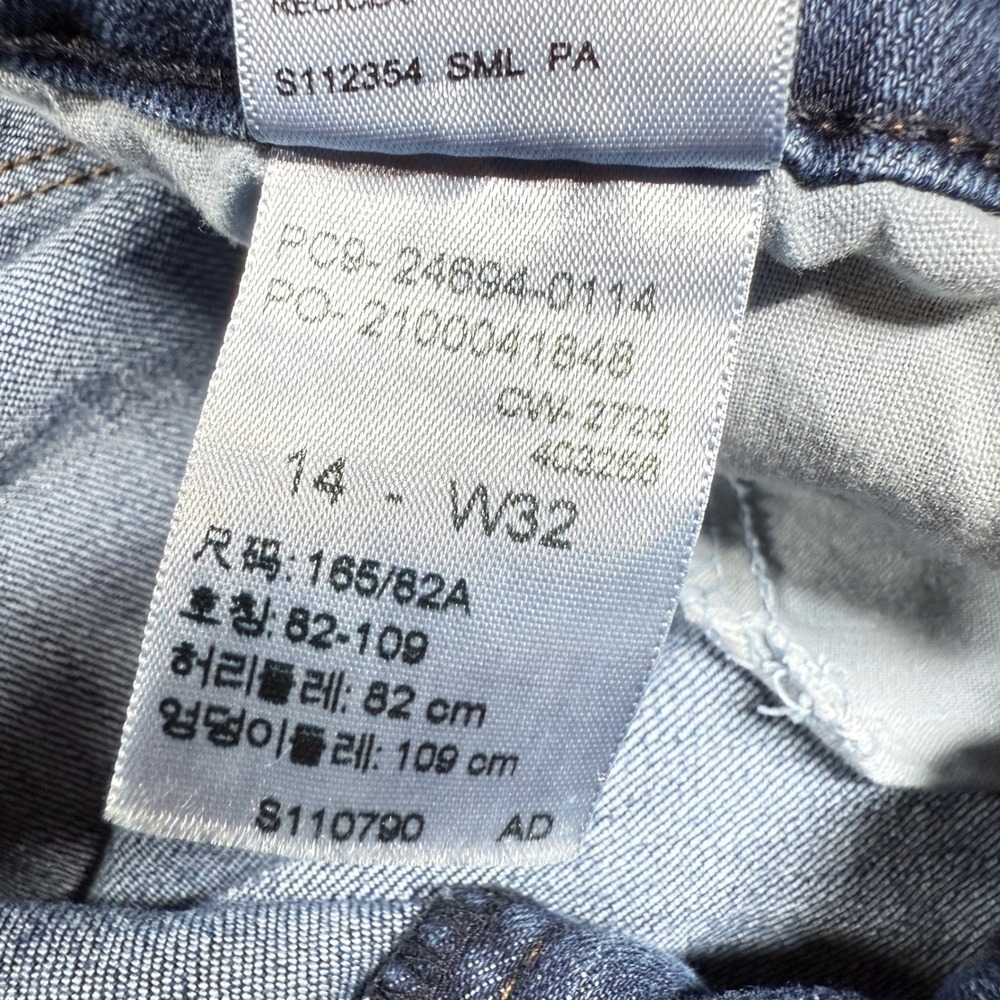 Signature Levi Strauss Mid-Rise Capri Jeans Women's 14 Dark Wash Denim Casual - Picture 7 of 12